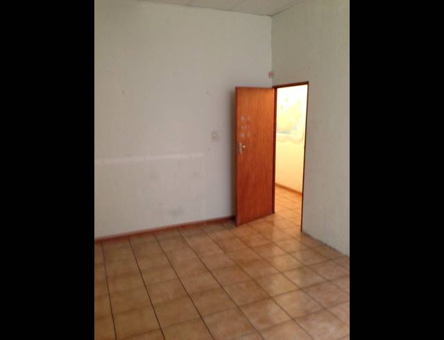128M² FACTORY TO LET IN PAARDEN EILAND